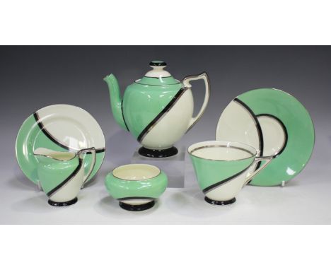 An Art Deco Royal Doulton Deluxe pattern bachelor's tea set, first half 20th century, comprising teapot and cover, tea cup an
