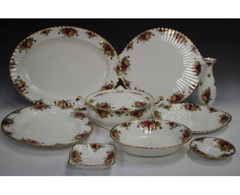 A Royal Albert Old Country Roses pattern part service, comprising two graduated oval platters, cake platter, cake plate, ture