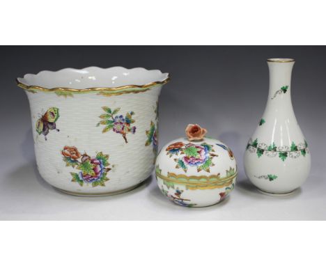 A Herend Queen Victoria pattern jardinière, printed mark to base, diameter 19cm, together with a Herend Queen Victoria patter