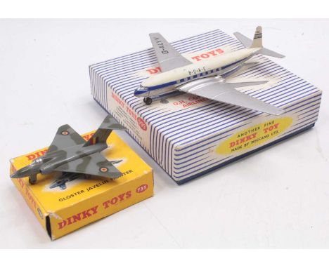 Dinky Toys group of 2 aircraft diecasts to include; a No.999 DH Comet Airliner with packing piece and a No.735 Gloster Javeli