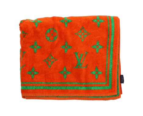 LOUIS VUITTON Strandtuch. Vuittamins Monogram Serie in Orange und Grün. Gebrauchsspuren vorhanden. Maße ca. 88x150cm.| LOUIS 