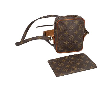 LOUIS VUITTON VINTAGE Konvolut. 1x kleine Umhängetasche aus dem Jahr 1988, 1x Reisepasshülle aus dem Jahr 1986. Monogram Canv