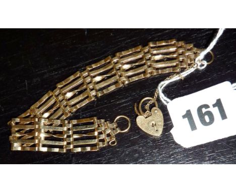 9ct gold gate bracelet with padlock clasp, approx 11gms
