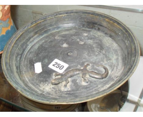 Oriental bronze bowl with lizard