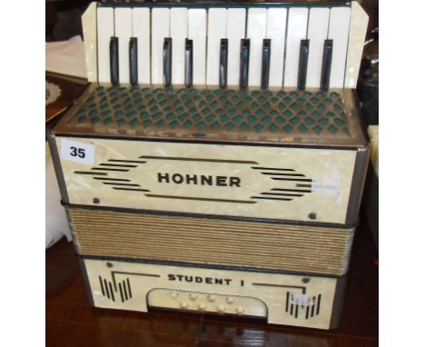 Hohner Student 1 accordion 