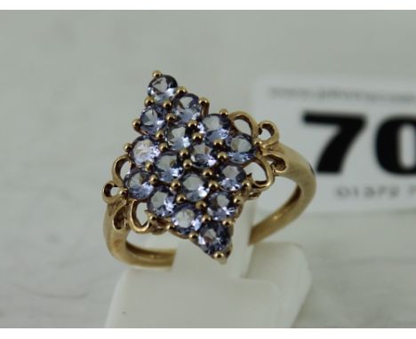 9ct gold ring with lilac stones 3g size: N  