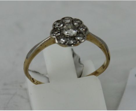 18ct yellow gold ring size: N 1.7g 