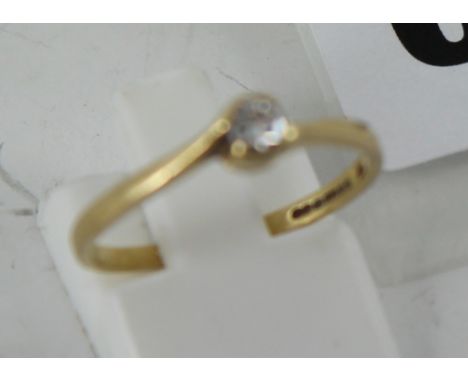 9ct gold diamond ring size: N 2g 0.15ct  