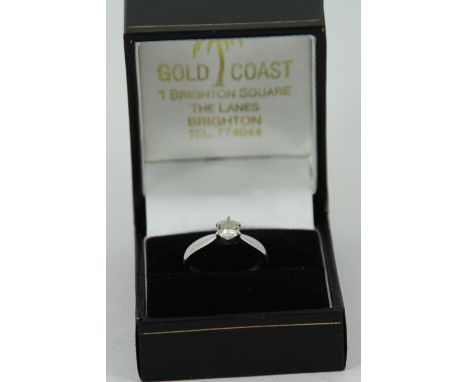 18ct white gold size J 0.40/0.50ct diamond ring 3.96g  