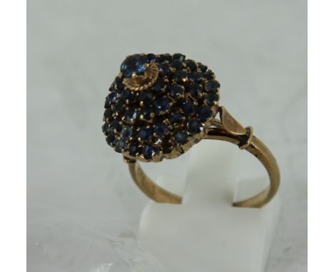 14ct gold ring  size: M 4g dress ring with blue stones  