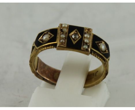 15ct onyx, diamond and pearl ring size:M. 2g.  