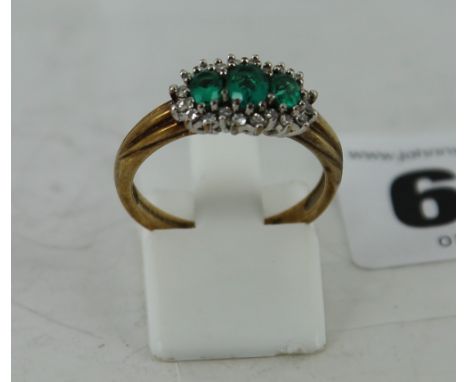 9ct gold green and diamond stone ring size: O 2g  