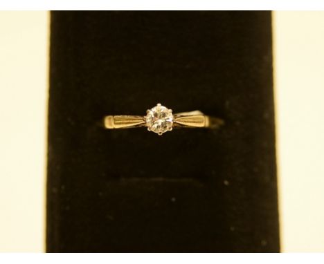 18ct gold solitaire diamond ring approx 0.33ct 2.34g size: K 