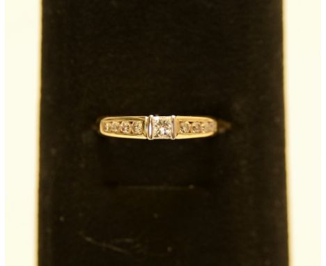 18ct gold 9 diamond engagement style ring centre stone approx:0.33ct 3.97g size:K 