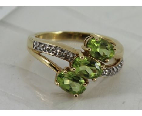 9ct gold dress ring size: J 3g diamonds and green stones  