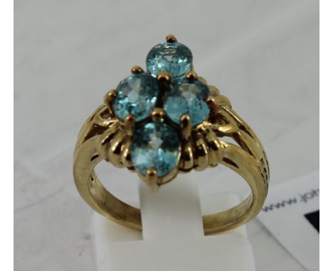 9ct gold dress ring 5g with blue stones. Size: N  