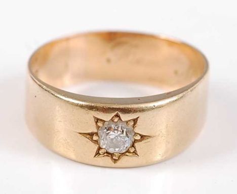 An 18ct yellow gold gent's diamond set heavy dress ring, the old mine cut diamond measuring approx 4.75 x 4.5 x 3.3mm, weight