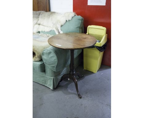 GEORGIAN MAHOGANY TRIPOD OCCASIONAL TABLE, the circular, shape top above a slender base shaped column, and raised on downswep