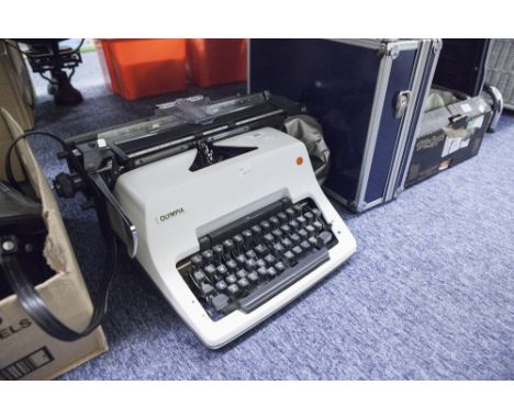 OLYMPIA TYPEWRITER AND COVER, AND A SACAR HARD CARRYING CASE (2) 