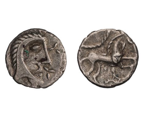 61 AD. AR Unit, 1.27gg (1h). Obv: Celticized head right, three dots below, two trefoils before face. Rx: Celticized horse rig