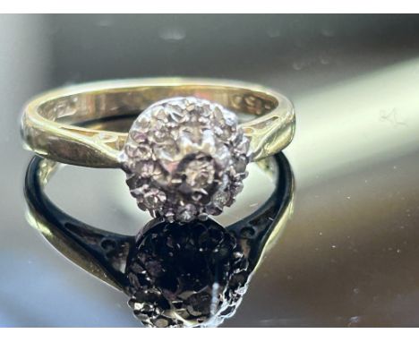 18ct Diamond cluster ring Size K 3.3g 