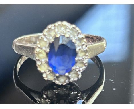 9ct Gold dress ring Weight 2.4g Size M 