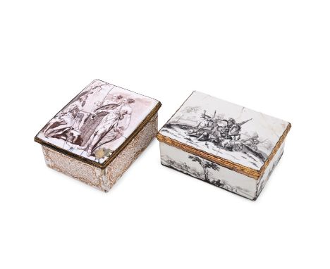 AN ENGLISH ENAMEL SNUFF BOX AND HINGED COVER MID 18TH CENTURY, BATTERSEA, BILSTON OR BIRMINGHAM Printed in sepia shades with 