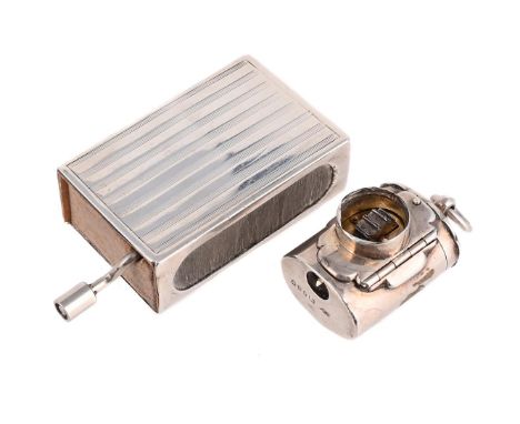
	
		A SILVER NOVELTY LANTERN VESTA CASE
		HENERY WILLIAM DEE, LONDON 1873
		With a lobed hinged domed cover
		4.5cm (1 3/4in