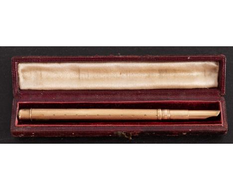 A late Victorian/Edwardian yellow metal reversable pen and propelling pencil, marked 'M' with engine turned decoration in a f