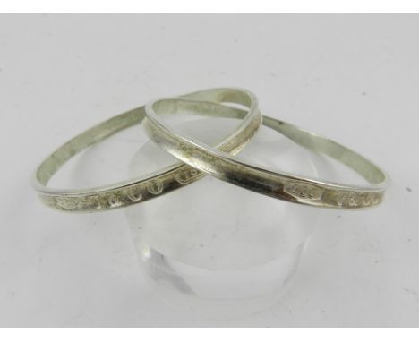 Tiffany & Co., An interlocking silver bangle, stamped 925. 