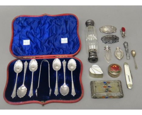 A Victorian set of six silver teaspoons, with a matching pair of silver sugar tongs, London 1896, with a case, two silver dec