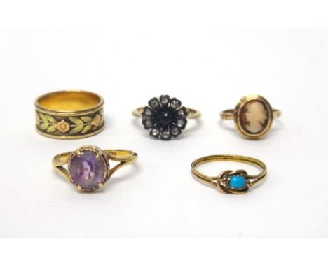 A two colour gold band ring, with floral and foliate decoration, detailed 18, a diamond and gem set cluster ring, in a flower