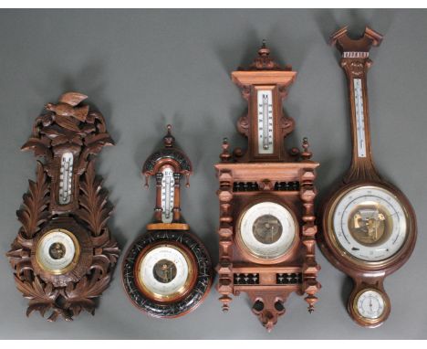   Vier Barometer, 20. Jahrhundert  Gründerzeit Holosteric Barometer, Hersteller F.L. Fischer, Freiburg i.B., reich geschnitzt
