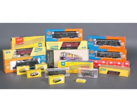   Konvolut Eisenbahn Spur HO, teils neuwertig und in den original Verpackungen  Roco E-Lok 4131 mit 3 Waggons 4202, 4203 und 