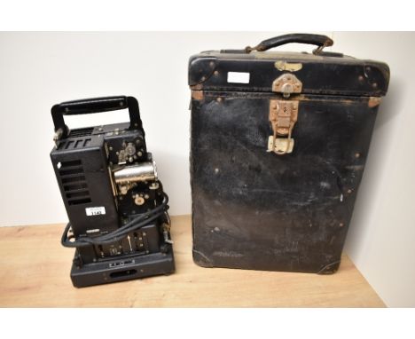 A Vintage Siemans projector with Meyor Gorlitz Kinon Superior 5cm lens in original fitted box