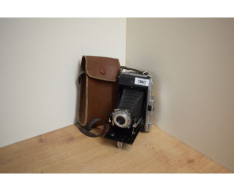 A Zeiss Ikon Nettar folding camera with Navar Anastigmat 1:6,3 105mm lens