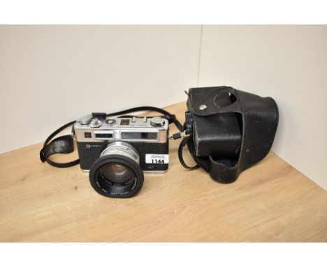 A Yashica Electro 35 camera with Color-Yashinon DX 1:1,7  45mm lens