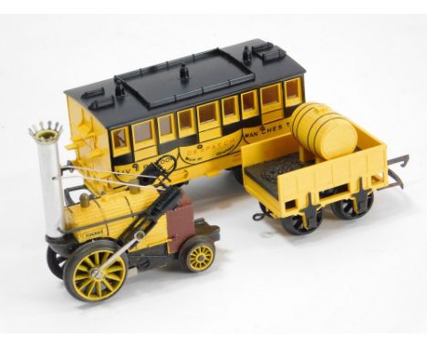 TRI-ANG RAILWAYS. A Tri-ang Railways model of Stephenson's Rocket. Model in very good condition, box poor.  Please note that 