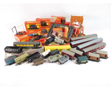 HORNBY ETC. A quantity of miscellaneous Hornby, Hornby Dublo, Lima etc. rolling stock, locomotives, trackside accessories etc