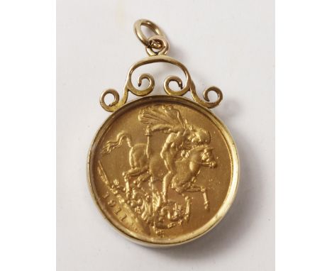 1911 gold sovereign loose mounted in protective hallmarked 9ct gold pendant   Condition Report   Click here for further image