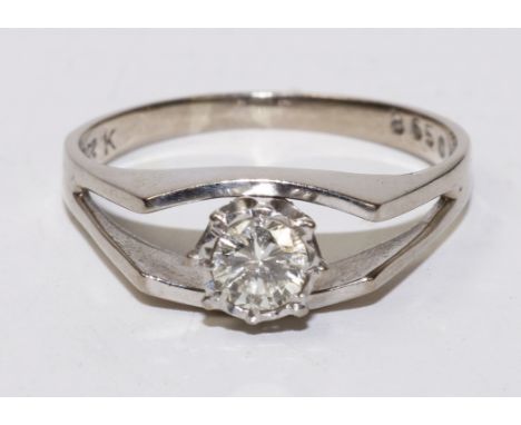 Single stone diamond white gold ring stamped 18k   Condition Report   Click here for further images, condition, auction times