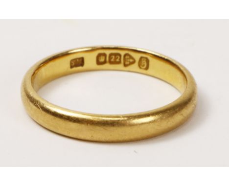 Hallmarked 22ct gold wedding band approx 2.6gm   Condition Report   Click here for further images, condition, auction times &