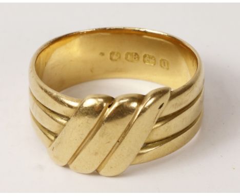 18ct gold knot ring hallmarked approx 10.3gm   Condition Report   Click here for further images, condition, auction times & d