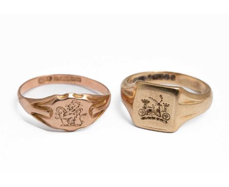 A 9ct yellow gold signet ring crest of Hollingsworth, size N and a 9ct rose gold example, crested, size O approximately 6.6g 