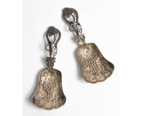A pair of novelty silver caddy spoons, Bert Gordon, Birmingham 1969/70, the handles of trailing vine form, the bowl with frui