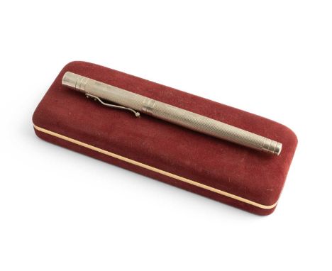 A Yard-O-Led silver fountain pen, import marks Birmingham 1989, nib marked 18ct, 13.5cm long, boxedSome light tarnishing but 