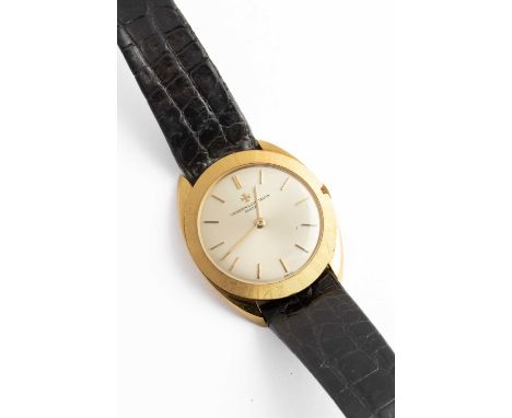 A gentleman's 18k gold cased wristwatch, Vacheron &amp; Constantin, 7403, the champagne 21mm dial with gilt baton markers, fi