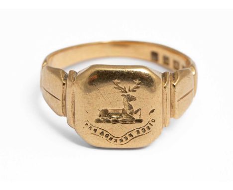 An 18ct yellow gold signet ring, bearing crest and motto of Hollingworth, size K½, approximately 7.3g
