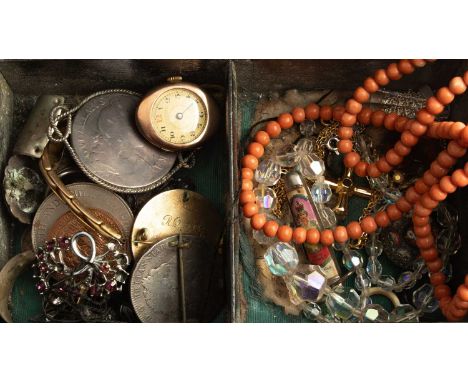 Costume jewellery, to include silver brooches, a bangle, silver and mother of pearl fruit knife, silver memorial bangle set w