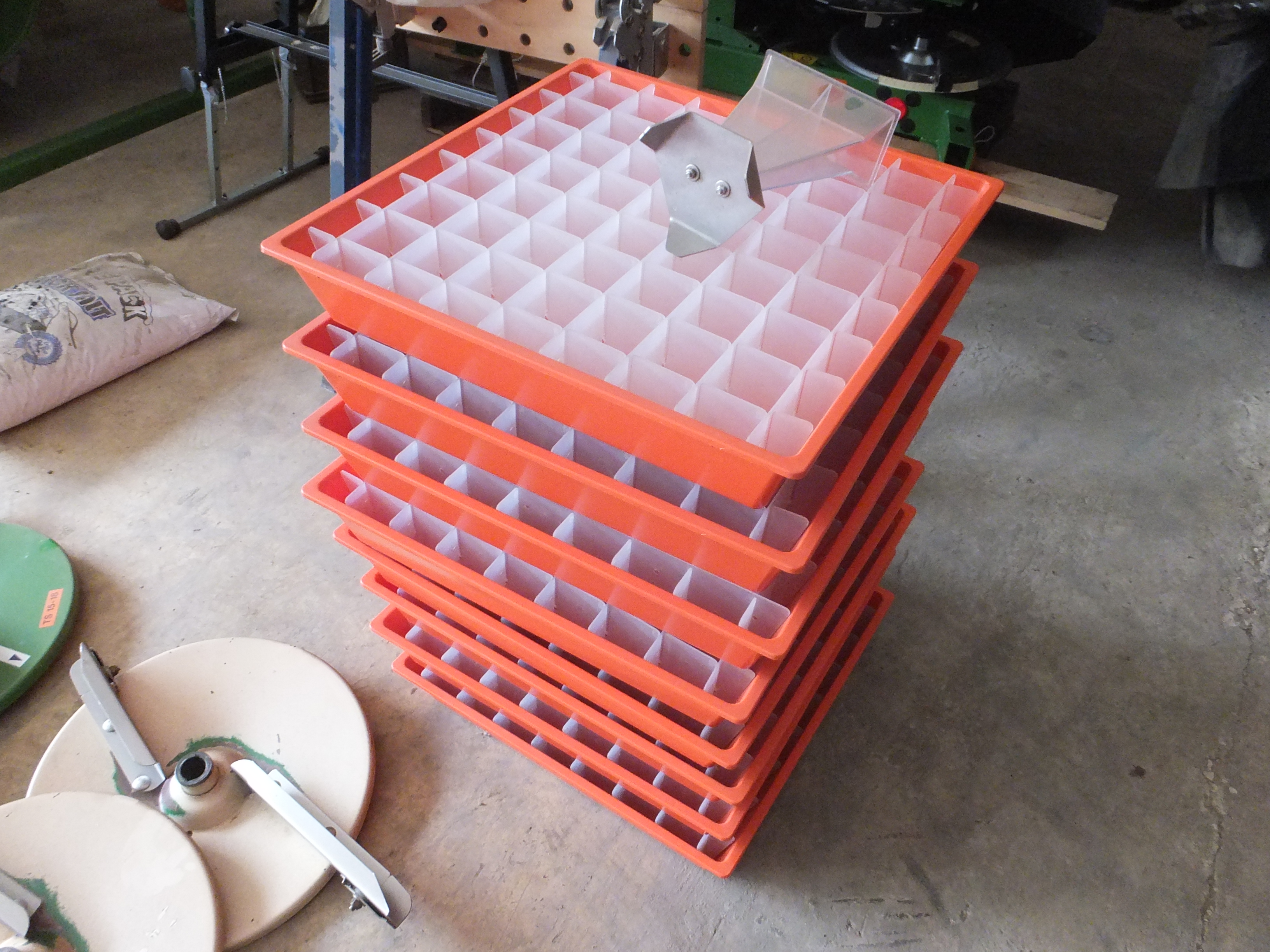 Set Amazone fertiliser spreader calibration trays